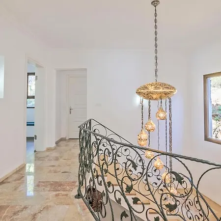 Villa Sleeps 8 Pool Air Con Wifi *