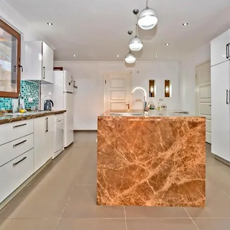 Sleeps 8 Pool Air Con Wifi Villa *