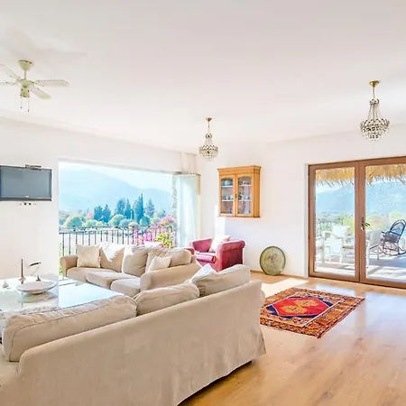 Sleeps 8 Pool Air Con Wifi Villa Keciler