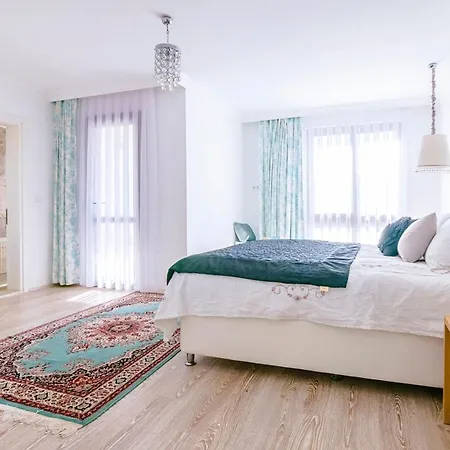 Villa Sleeps 8 Pool Air Con Wifi Keciler